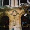 Ожидание экскурсии у Гранд Опера в Париже. Октябрь 2004 г.